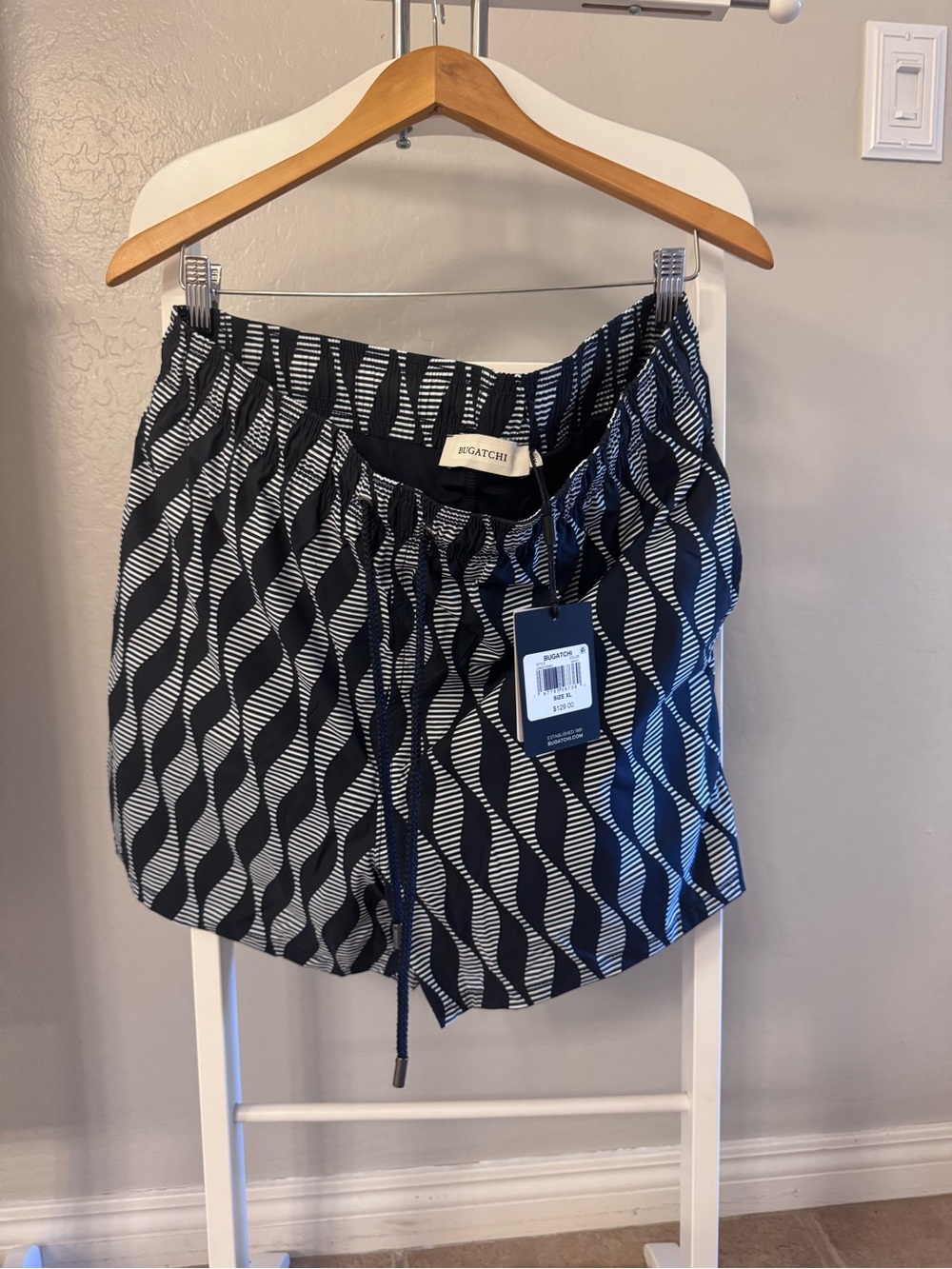 Bugatchi Black and White Wave-Print Swim Trunks
